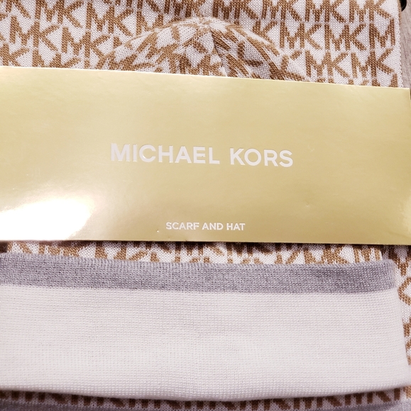🆕️ Michael Kors Logo Scarf & Hat Gift 🎁 Set - Picture 3 of 13
